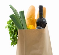 渓谷に転落した男性、脱出できず“買い物袋の食料＆ワイン”で命つなぎ止める