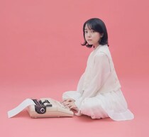 上白石萌音、「モスチキン」クリスマス向け新CMでナレーション＆英語のCMソング