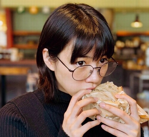 “丸メガネ”のんに反響「めっっっちゃ可愛い！！」「よく似合う」