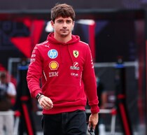 フェラーリのF1ドライバー、23歳“豪華ライフスタイル”インフルエンサーと婚約