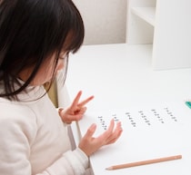“指を折って数える”方法、実は子どもの数学能力を飛躍的に高める可能性