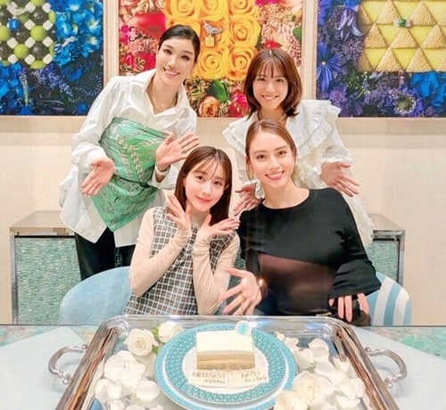 “39歳の誕生日会”田中みな実とアンミカ・若槻千夏・滝沢カレンの4ショット