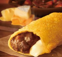 マック「ビーフシチューパイ」がパワーアップ、5年目の今年は“3種のチーズ”入り