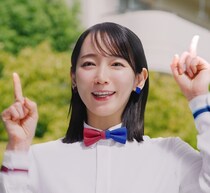 吉岡里帆、幼少期にした遊びは「木登りや虫取り、秘密基地作り、探検ごっこ…」