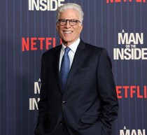 77歳米俳優、ドラマ撮影中“キラキラした粉”で死にかけた