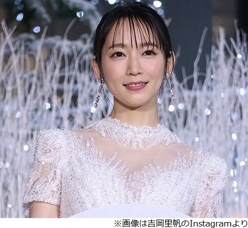 吉岡里帆、イルミ点灯式では「真っ白が着たい！と思って白のドレスを選んだ」