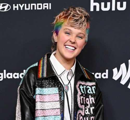 “登録者数1200万人”の人気YouTuber、卵巣嚢胞破裂で緊急搬送も当日中に退院→即公演