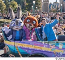 上戸彩、東京ディズニーランドにサプライズ登場「とても幸せな気持ちになりました」