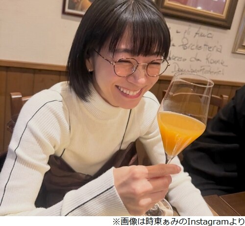 時東ぁみ、トレードマークのめがねを“外さない”理由「ヘアヌードと同じ」