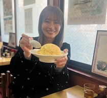 44歳新山千春、16歳の頃支えられた“町中華の名店”を再訪