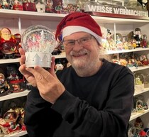 “スノードームのコレクション”世界記録を更新、1984年に1つの贈り物から始まった