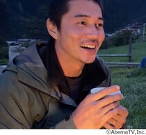 東出昌大、“冬虫夏草”に興奮「芋虫からキノコ生えているのがいっぱい！」食レポも