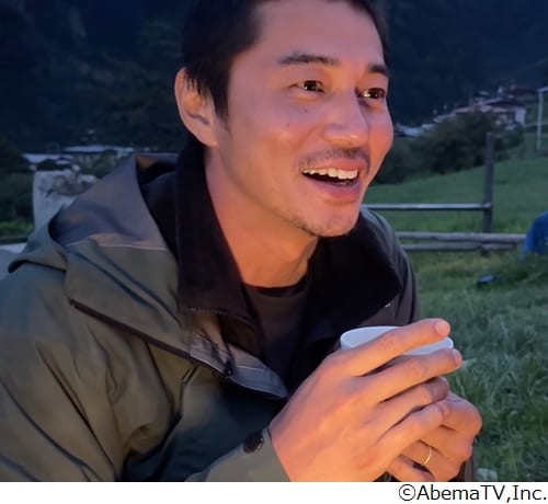 東出昌大、“冬虫夏草”に興奮「芋虫からキノコ生えているのがいっぱい！」食レポも