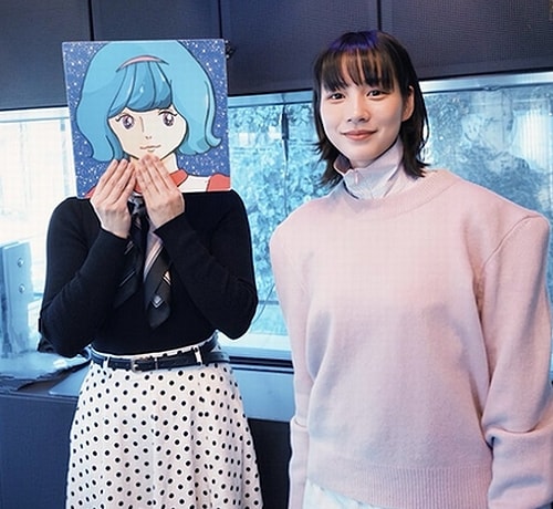 のん、親交の深い音楽アーティストと“仲良し”ショット