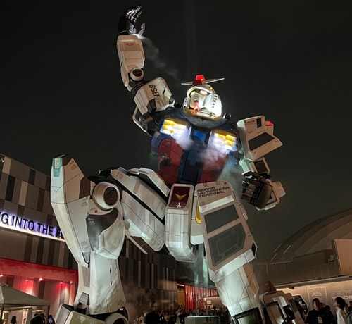 万博の“実物大ガンダム像”が跪いた理由「大屋根リングのせい」に驚きの声