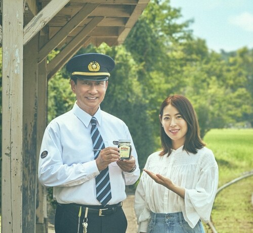 中井貴一が“駅長”に、「ミキプルーン」CMで瀧本美織と8回目の共演