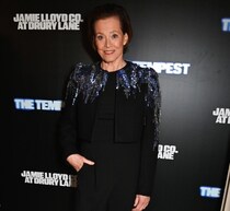 シガニー・ウィーバー、「エイリアン」新作は“怖すぎて”1人で見られない