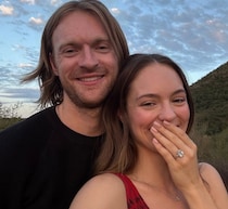 グラミー賞10回受賞“ビリー・アイリッシュの兄”が婚約、出会いはマッチングアプリ