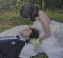 セレーナ・ゴメスが音楽プロデューサーと結婚、“ウェディングドレス姿”で報告