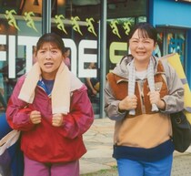 伊藤沙莉＆蛙亭イワクラがCM初共演、マック「とろけるホットパイ」の誘惑にあらがえず