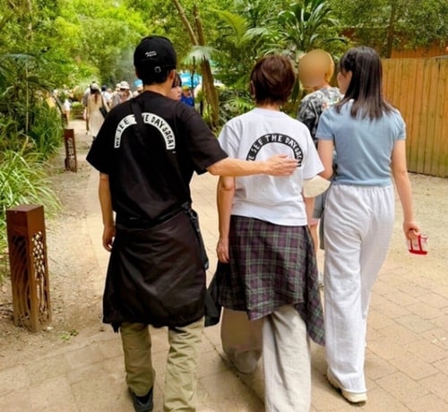 渡辺満里奈、夫・名倉潤との“ペアルック”ショット披露