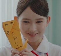 “看護師”畑芽育、“患者”内田煌音に「煌音！久しぶり、元気だった？」