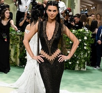 “顔全部作り替えた”根強い憶測をケンダル・ジェンナー否定「整形手術は一度もない」