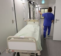 膝や鼻の手術から目が覚めたらスペイン語ペラペラに…“外国語症候群（FLS）”とは