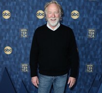 “性的接触・児童虐待”容疑で逮捕状、米俳優の行方わからず警察が捜索中