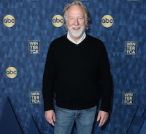 “性的接触・児童虐待”容疑で逮捕状、米俳優の行方わからず警察が捜索中