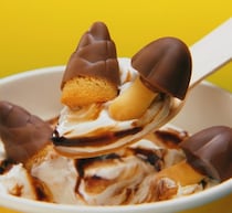 “きのこの山”と“たけのこの里”初めてひとつのスイーツに、マクドナルドで実現