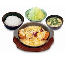 松屋人気メニューを松のや流アレンジ「シュクメルリチキンかつ」背徳感たっぷりの一皿