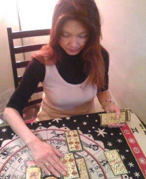 占い館 月の扉　マギーレオナ先生