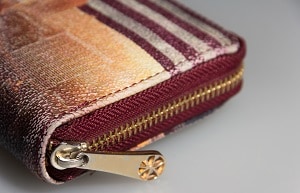 財布のファスナー部分