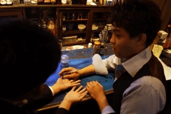 占い＆バー「karma（カルマ）」