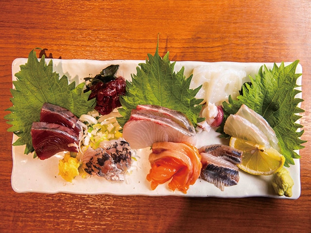 鮮魚がリーズナブルで味わえる酒飲みのるつぼ 新宿『地下ん屋』