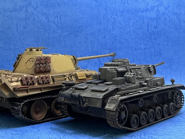 家族&ペットから非難轟々! シンナー臭を撒き散らす「積みプラ」オタクを救った無人ビジネスの光と闇