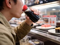 後を絶たない飲食店内での迷惑行為「飲食テロ」のしわ寄せは一般客にも