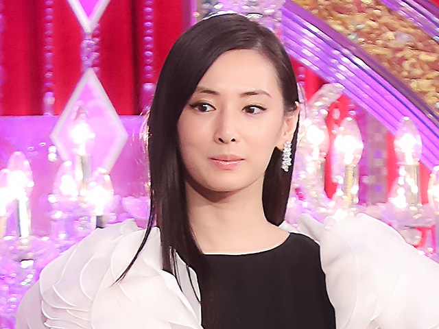 北川景子の背中ぱっくりドレスが衝撃！ 40歳を前に進める「究極の肉体記録」