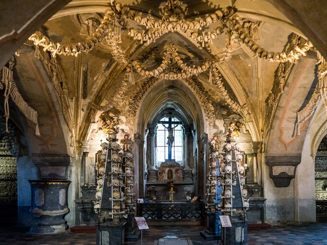 【世界最恐第2弾】「人骨の教会」と「呪いの墓地」…震えが止まらない心霊スポット