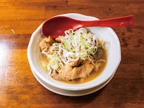 赤みそ仕立ての絶品“モツ煮”で乾杯！　新宿地下街の実力派大衆居酒屋『トラノコ』