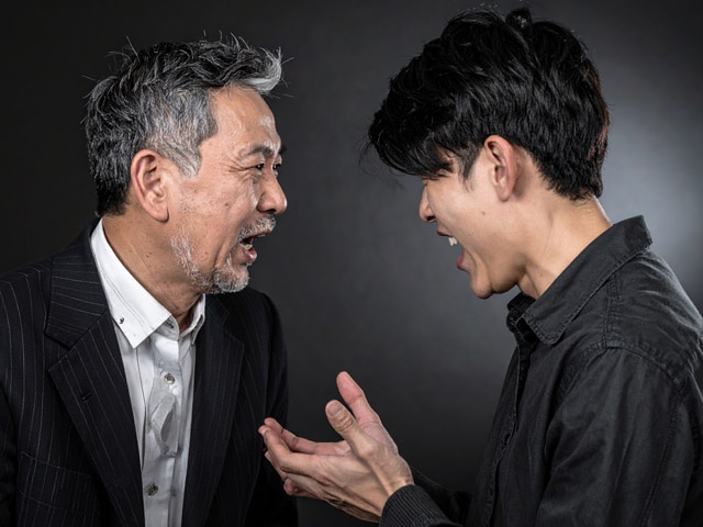 【シニアはご用心!】モテない現実を認められない! アテンダーと揉める“裸の王様”の哀れな老後