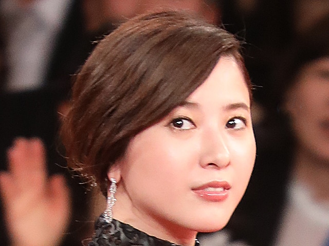 吉高由里子が謎の“ぴゅぃーーーーーん”投稿！ 海外での“自由すぎる素顔”に高まる“新恋人出現”への期待