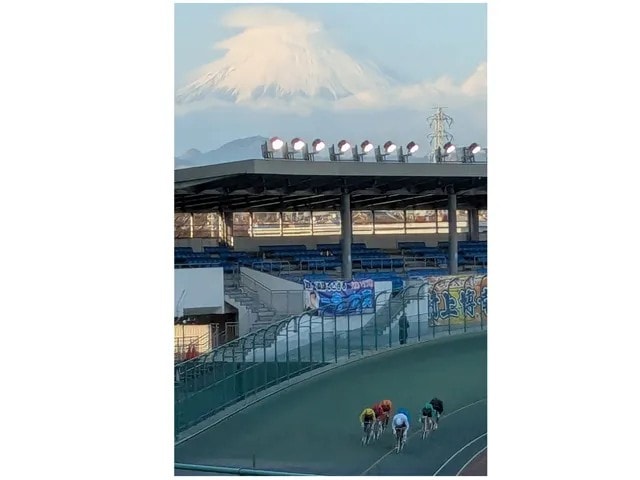 静岡競輪リベンジ編！ 黒はんぺんフライ220円。「赤字転落」に泣いた男が辿り着いた昭和の幸福【漢（オヤジ）の旅 静岡県静岡市編（2）】