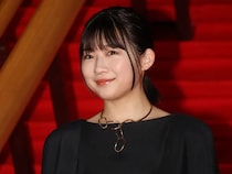 麻生久美子・デヴィ夫人・伊藤紗莉…美人芸能人が告白した壮絶“極貧エピソード”【前編】
