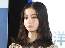 橋本環奈が大胆ドレスで映画イベント登場、中川大志との結婚秒読み状態に