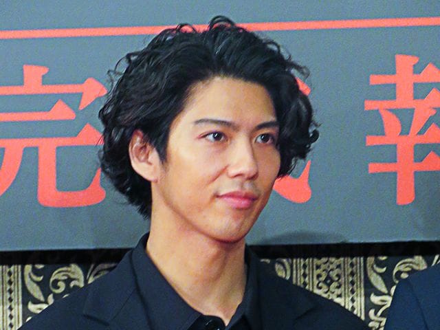 賀来賢人がCMキング17社で君臨、家族愛と現場での評判が広告主に支持