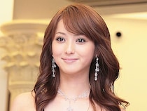 佐々木希がデビュー20周年で日めくりカレンダー発売、悩殺ボディーに賞賛の声