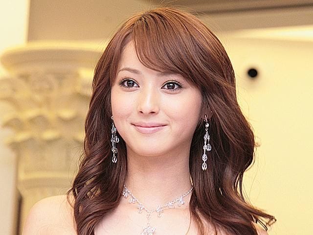 佐々木希がデビュー20周年で日めくりカレンダー発売、悩殺ボディーに賞賛の声