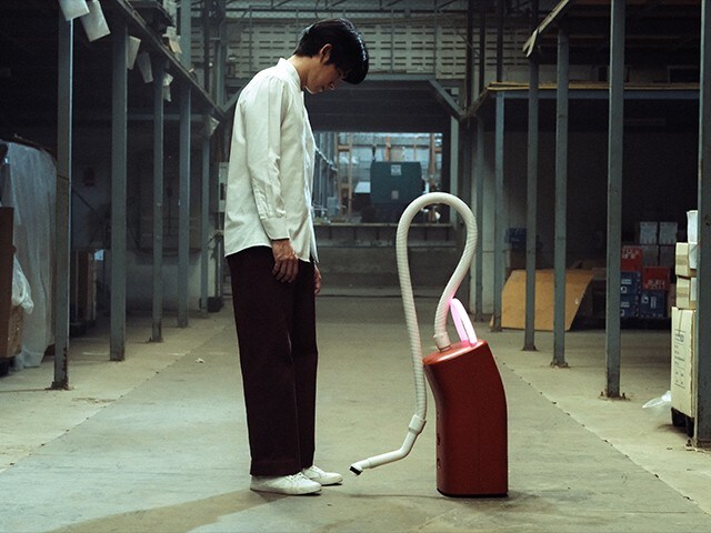 妻の転生先はまさかの掃除機!? 笑って泣ける異色ホラー『ユースフル・ゴースト』【LiLiCoオススメ肉食シネマ 第333回】